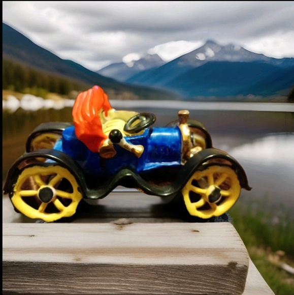 Vintage Capodimonte Ceramic Old Car Buick from Italy Hand Painted - Picture 1 of 9